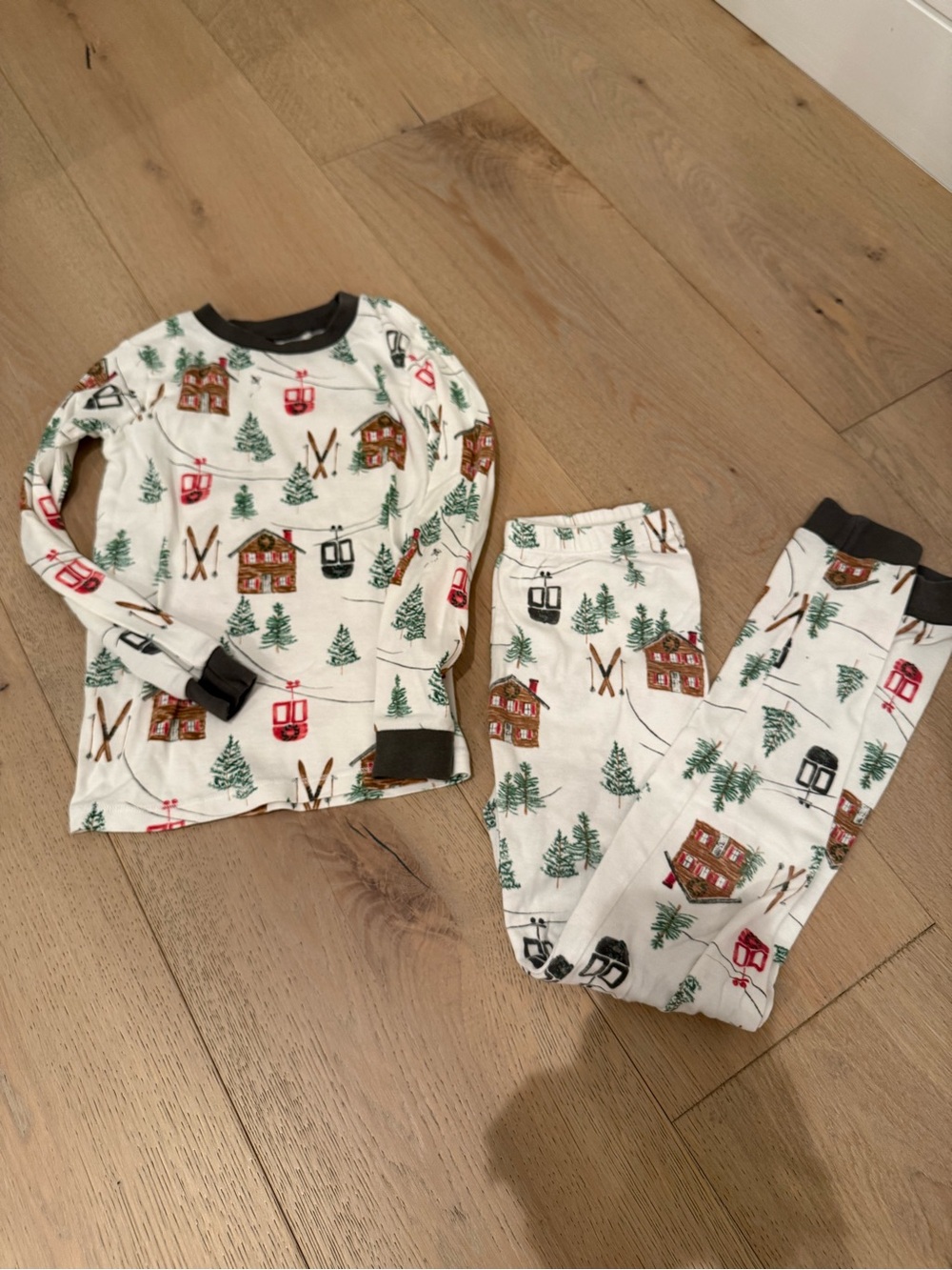 Kids White Holiday Cabin Print Pajama Set Burt’s bees size 6
